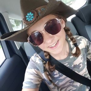 Meet your Posher, Haley